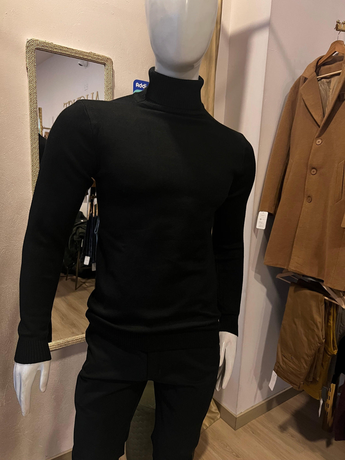 Suéter Buzo Cuello Tortuga – Negro | AUGUST