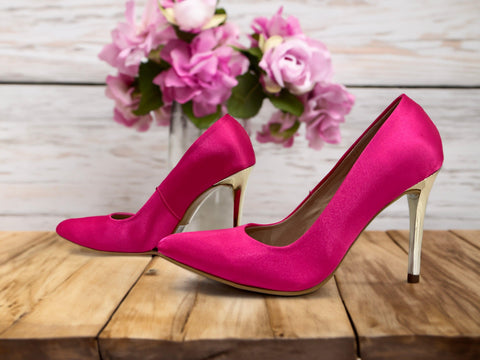Zapato fucsia en seda con tacón dorado