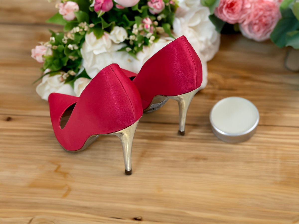 Zapato fucsia en seda con tacón dorado