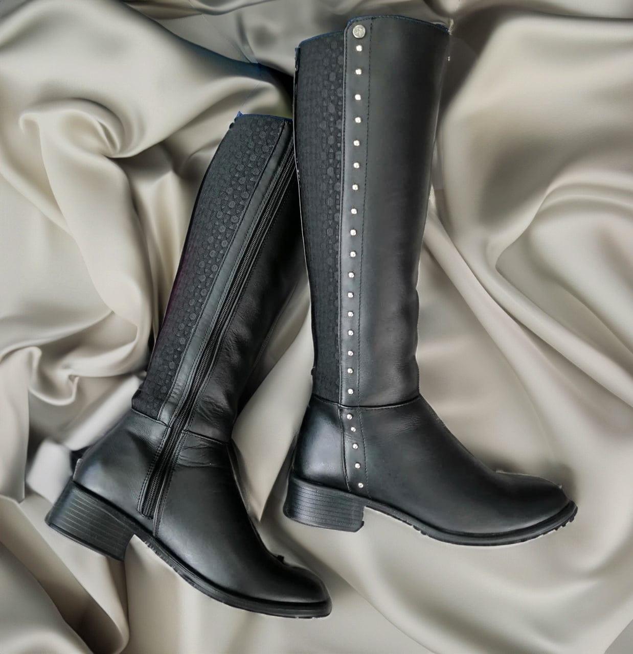 Zapato bota en cuero negro