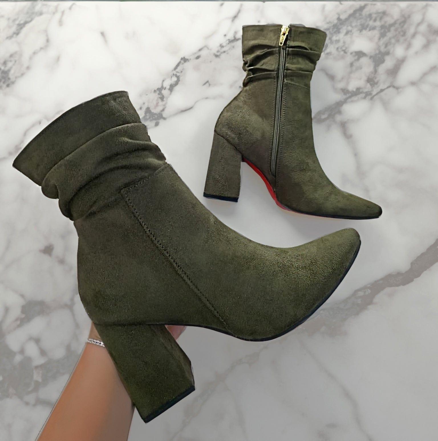 Zapato botín en piel de durazno verde oliva