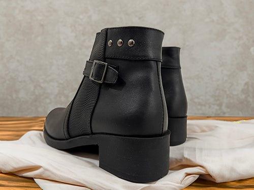 Zapato en cuero botín negro con tacón